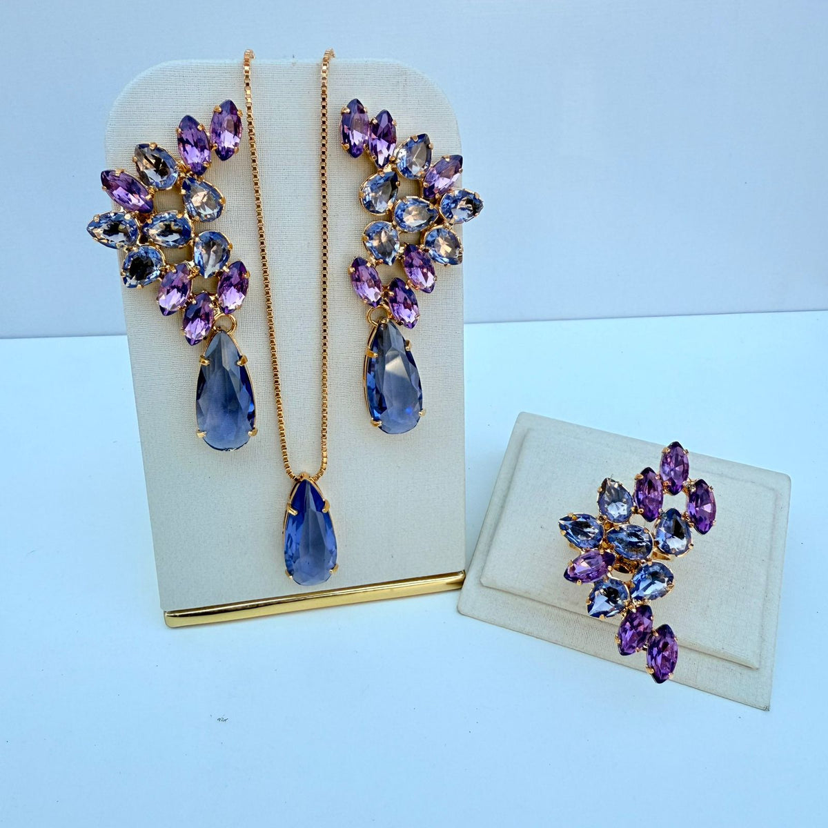 Kit Brinco Colar e Anel Regulável Deborah tons Com Roxo