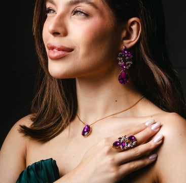 Kit Brinco, Colar e Anel Regulável Jorgina Tons De Roxo Dourado