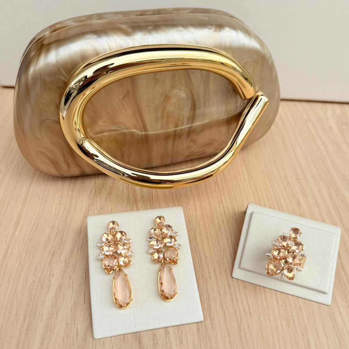 Kit Brinco e Anel Regulável Thamires Nude + Clutch Madrepérola