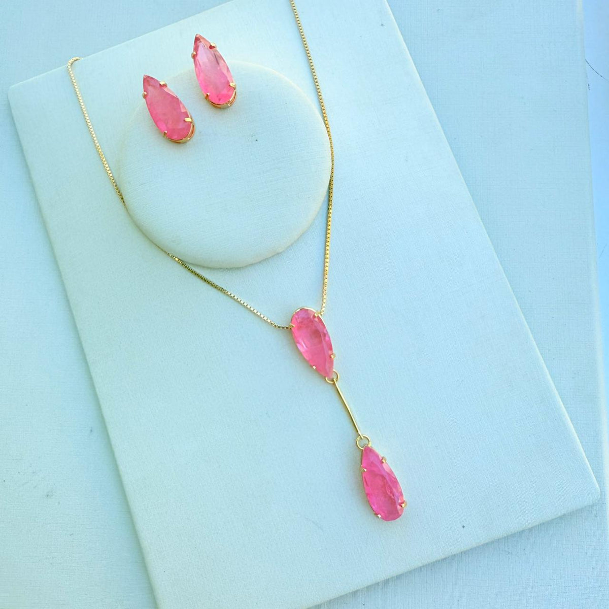 Kit Brinco e Colar Gravatinha Palito Rosa
