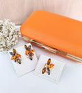 Kit Clutch, Brinco e Anel Regulável de Pedraria Viana Coral com Fume