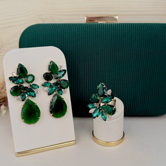 Kit Clutch, Brinco e Anel Regulável Gaby de Zircônia Verde Esmeralda Dourado