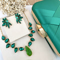 Kit Clutch, Brinco e Colar de Pedraria Esmeralda Cannes Dourado
