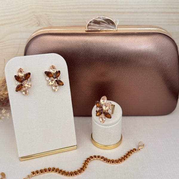 Kit Clutch, Brinco, Pulseira e Anel Regulável Cristiane Tons de Marrom Dourado