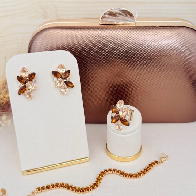 Kit Clutch, Brinco, Pulseira e Anel Regulável Cristiane Tons de Marrom Dourado
