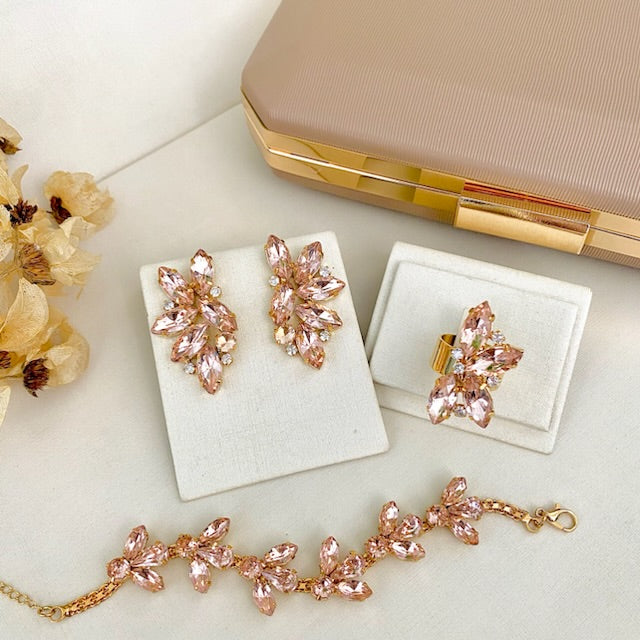 Kit Clutch, Brinco, Pulseira e Anel Regulável Noronha de Pedraria Nude Dourado