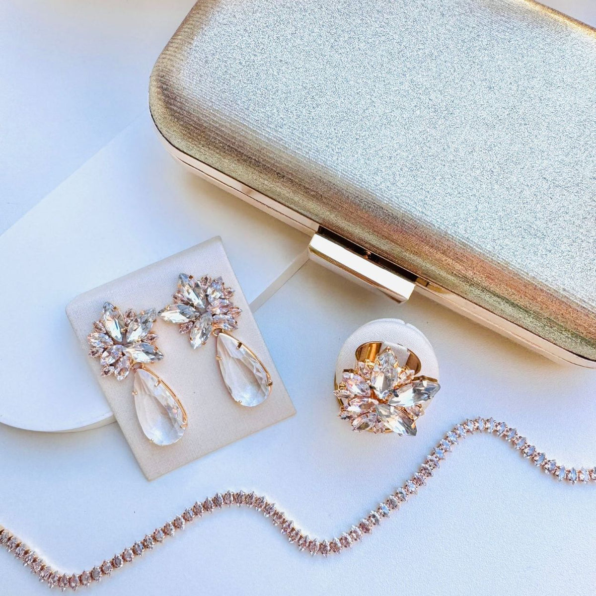 Kit Clutch, Choker Navete de Zircônia, Anel Regulável e Brinco Cristal - Vanessa
