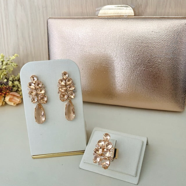 Kit Clutch Metalizada, Brinco e Anel Regulável Thamires de Zircônia Nude Dourado