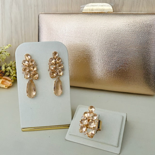 Kit Clutch Metalizada, Brinco e Anel Regulável Thamires de Zircônia Nude Dourado