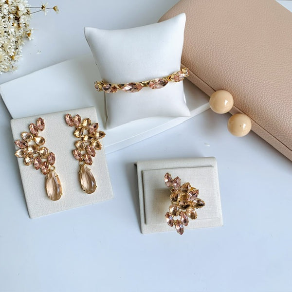 Kit  Clutch Nude, Anel Regulável, Brinco e Bracelete de Pedraria Nude Deborah