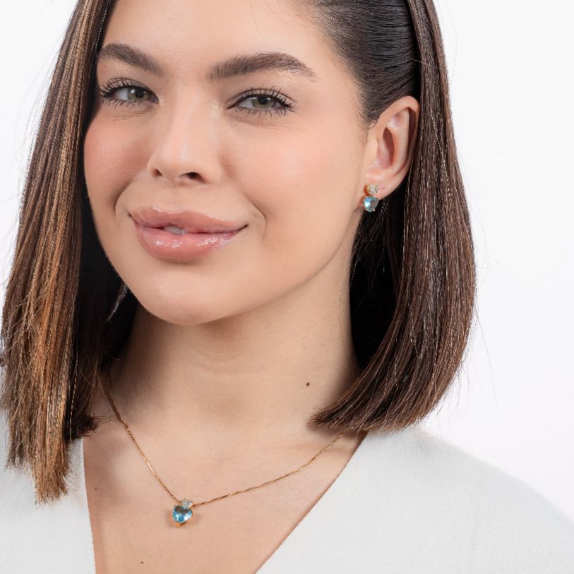 kit Colar e Brinco Coração de Zircônia Azul Claro com Cristal Bia Banho de Ouro 18k