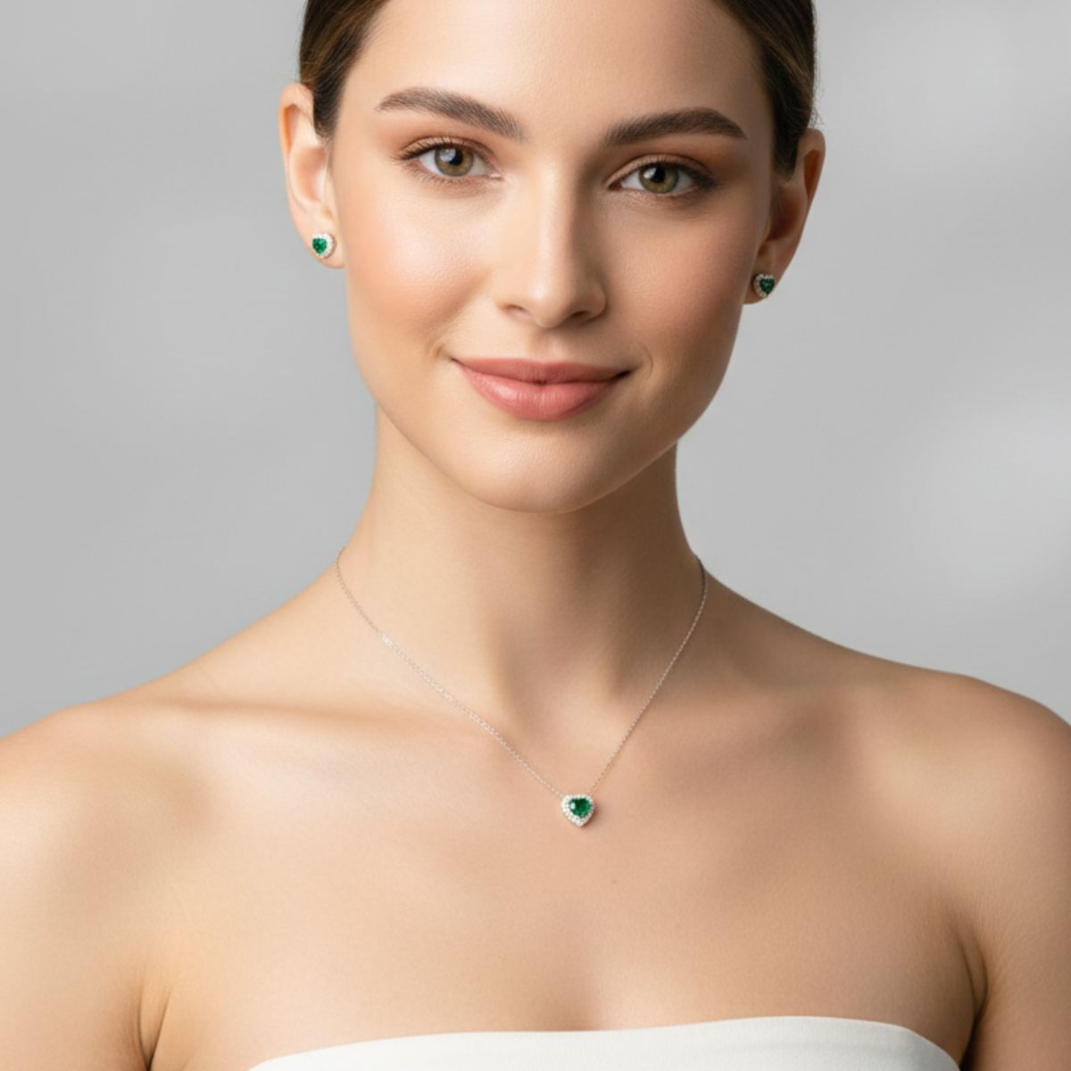 kit Colar e Brinco de Zircônia Coração Esmeralda Ariel Prata