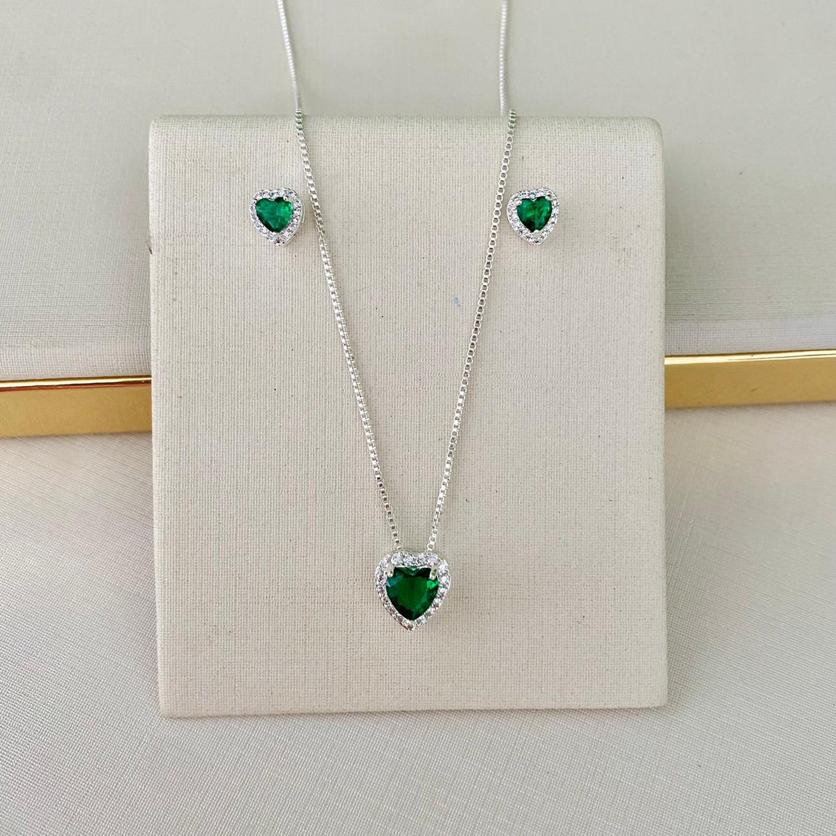 kit Colar e Brinco de Zircônia Coração Esmeralda Ariel Prata