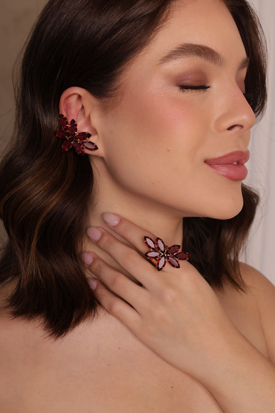 Kit Ear Cuff e Anel Regulável Thalisa Vermelho | Dourado