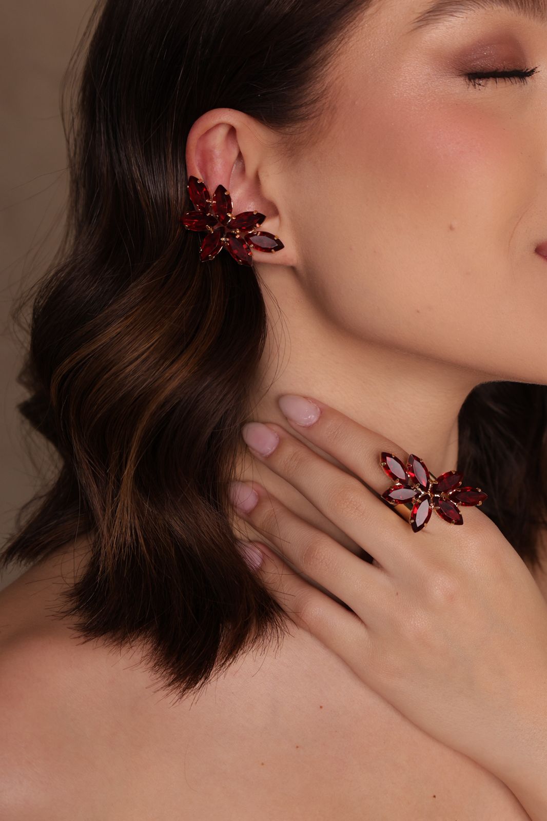 Kit Ear Cuff e Anel Regulável Thalisa Vermelho | Dourado