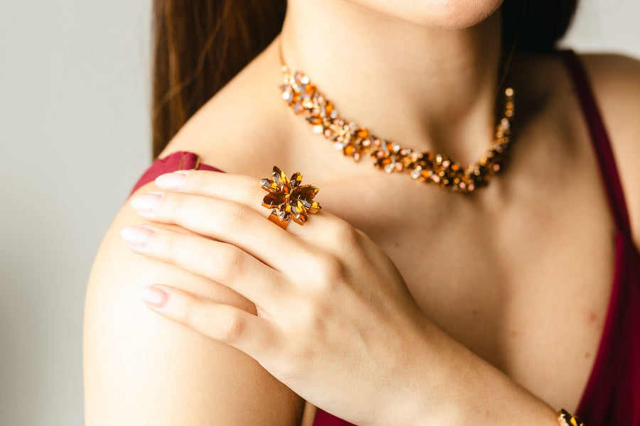 Kit Ear Curf, Colar, Bracelete e Anel Regulavel Astoria Tons de Marrom Banho Dourado