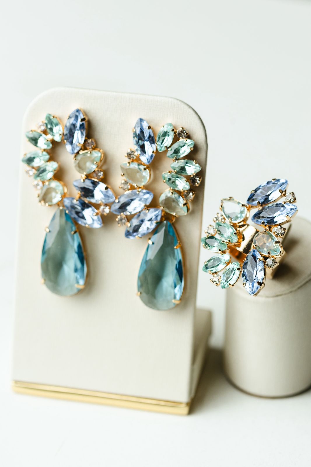 Kit Elegância Brinco e Anel Regulável Tons de Azul Serenety Amanda Dourado