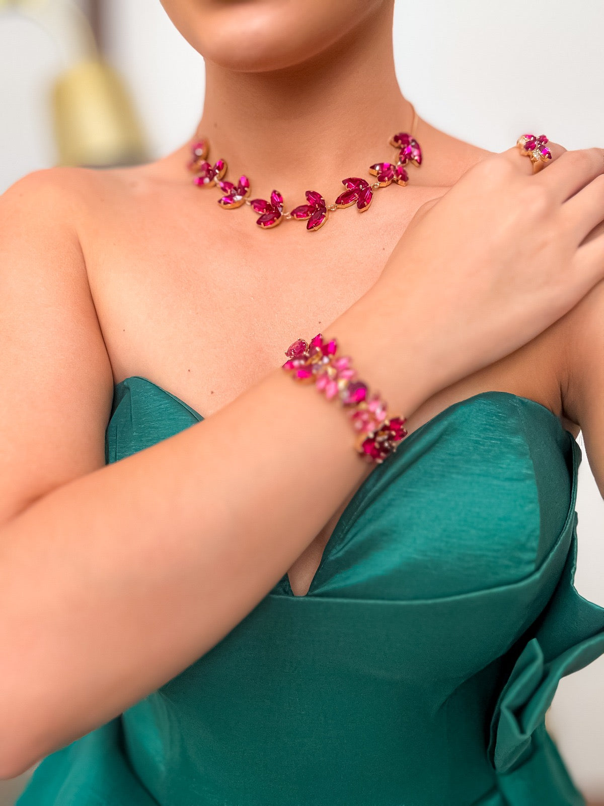 Kit Presilha, Colar, Brinco, Anel Regulável e Bracelete Pink com Fúscia Lilly